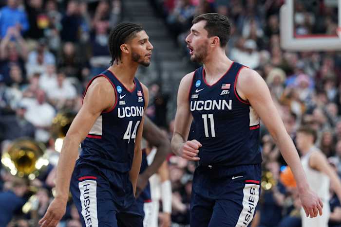 Gonzaga Bulldogs UConn Huskies33